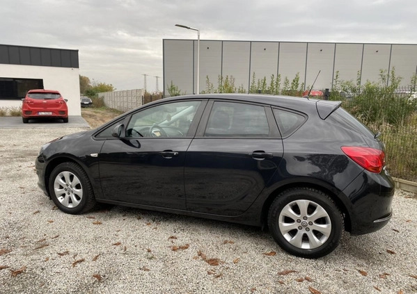 Opel Astra cena 37999 przebieg: 173000, rok produkcji 2015 z Rumia małe 667
